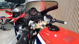 HONDA VF1000R CON SOLAMENTE 215 KMS