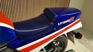 HONDA VF1000R CON SOLAMENTE 215 KMS