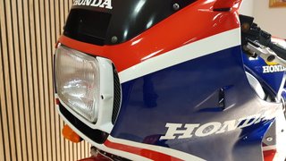 HONDA VF1000R CON SOLAMENTE 215 KMS