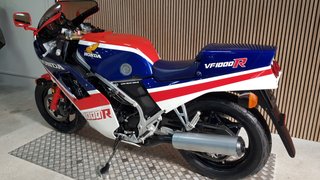 HONDA VF1000R CON SOLAMENTE 215 KMS