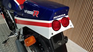 HONDA VF1000R CON SOLAMENTE 215 KMS