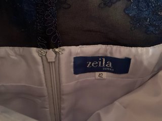 Vestido azul y morado con encaje