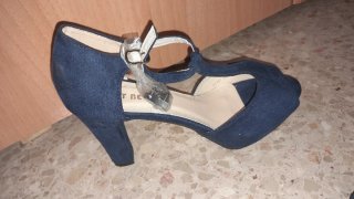 Sandalias de fiesta azules de tacón a estrenar