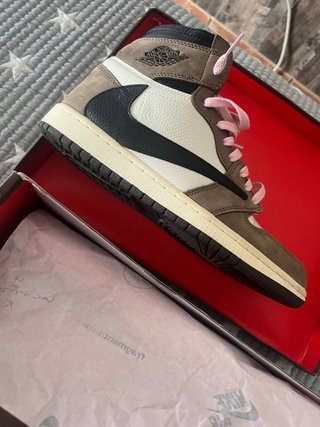 Jordan 1 Travis Scott Marrón/Rojo