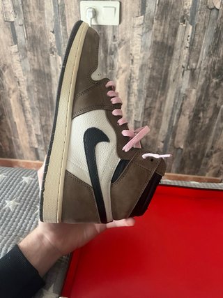 Jordan 1 Travis Scott Marrón/Rojo