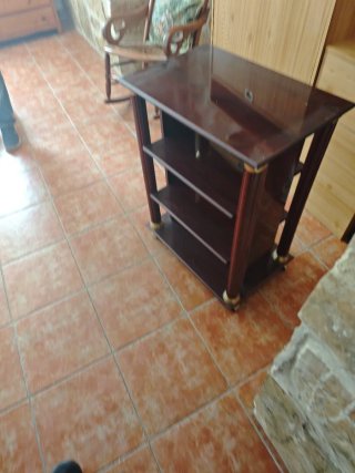 Mesa auxiliar TV madera oscura
