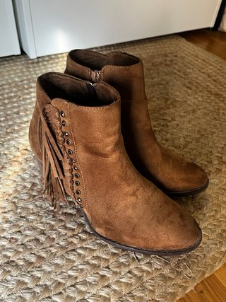 Botines de piel marrones con flecos