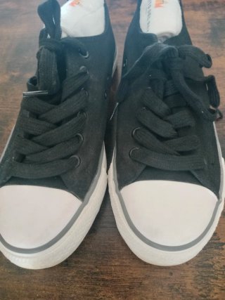 Tenis Roly Negros Talla 38.