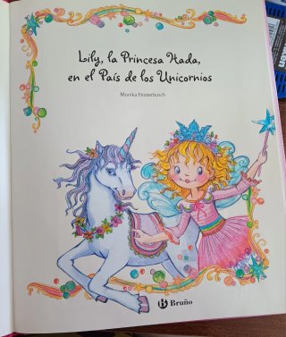 Lily, la princesa hada, en el país de los unico...