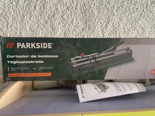 Cortador de baldosas Parkside.