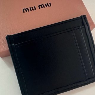 Miu Miu Tarjetero Negro y Dorado