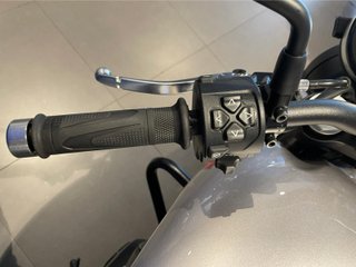 Triumph Speed Twin 900 Plata y Negra