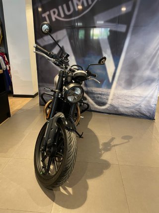 Triumph Speed Twin 900 Plata y Negra