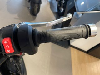 Triumph Speed Twin 900 Plata y Negra
