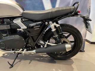 Triumph Speed Twin 900 Plata y Negra