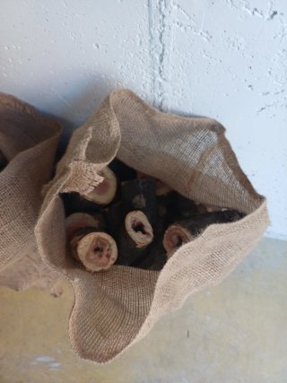 2 sacos de leña barbacoa
