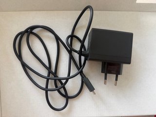 Nintendo Switch XKJ + caja original