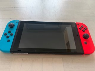 Nintendo Switch XKJ + caja original