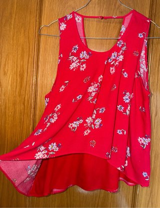 Blusa floral Bershka roja talla M