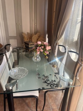 Mesa cristal y 6 sillas polipiel