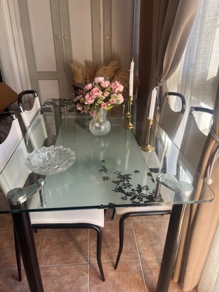 Mesa cristal y 6 sillas polipiel