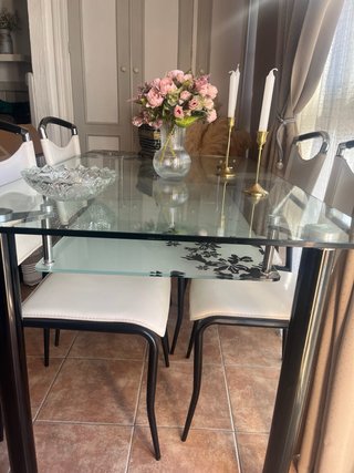 Mesa cristal y 6 sillas polipiel