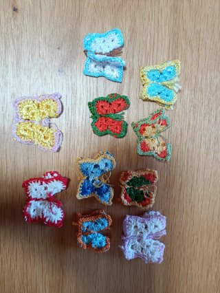 Farfalle all'uncinetto fatte a mano