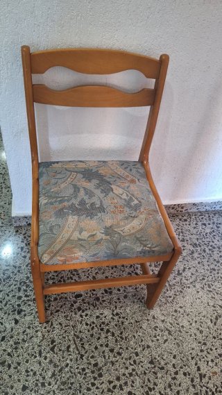 Conjunto de 4 sillas de Madera con Tapizado