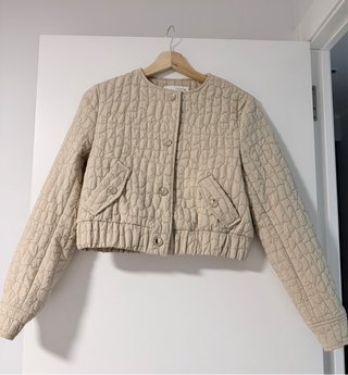 Cazadora bomber acolchada beige