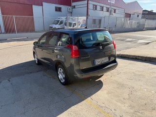 Peugeot 5008 2011