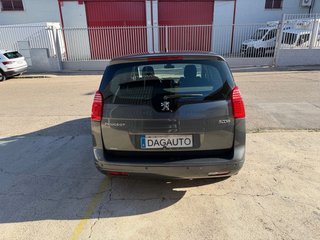 Peugeot 5008 2011
