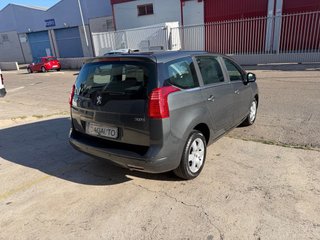 Peugeot 5008 2011