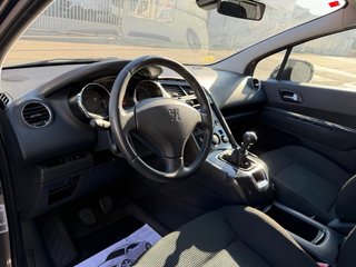 Peugeot 5008 2011