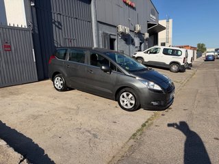 Peugeot 5008 2011