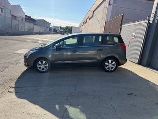 Peugeot 5008 2011
