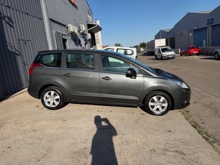 Peugeot 5008 2011