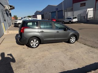 Peugeot 5008 2011