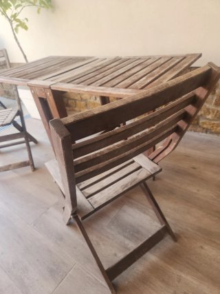 Conjunto mesa y 2 sillas de madera