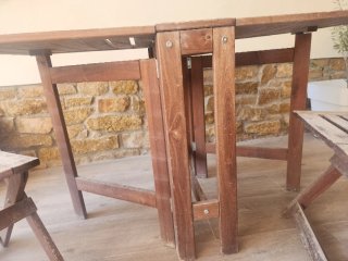 Conjunto mesa y 2 sillas de madera