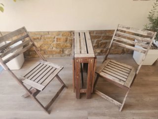 Conjunto mesa y 2 sillas de madera