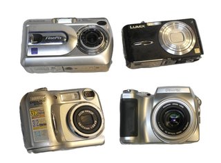Lotto 33 Fotocamere: 7 Analogiche e 26 Digitali