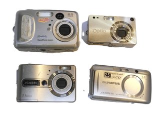 Lotto 33 Fotocamere: 7 Analogiche e 26 Digitali