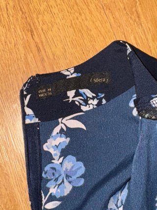 Vestido casual azul floreado