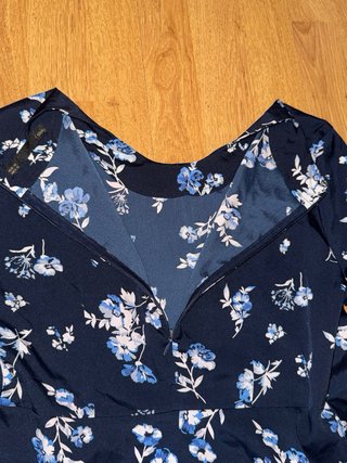 Vestido casual azul floreado