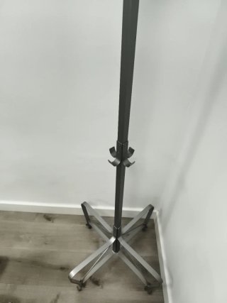 Perchero de pie de hierro forjado