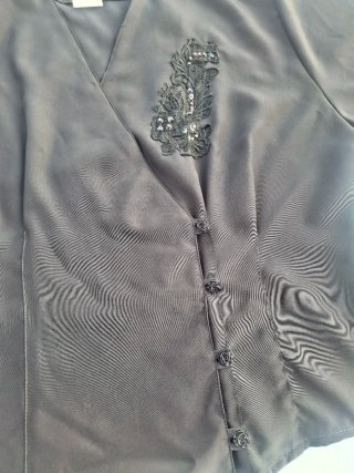 Blusa negra T 48-50.  VER medidas en descripción