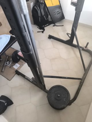 Rack de gimnasio para dominadas