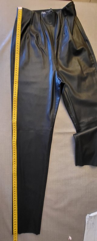 Pantaloni Zara ecopelle neri