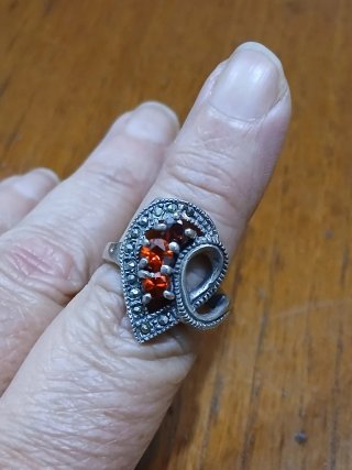 Anello antico con granati rossi 925