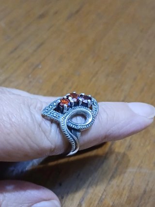 Anello antico con granati rossi 925